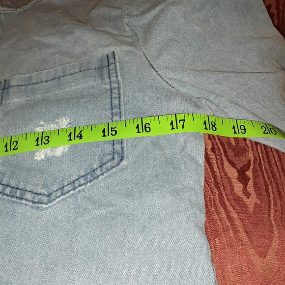 DENIM BUTTON DOWN SHIRT SIZE M - Picture 7 of 7